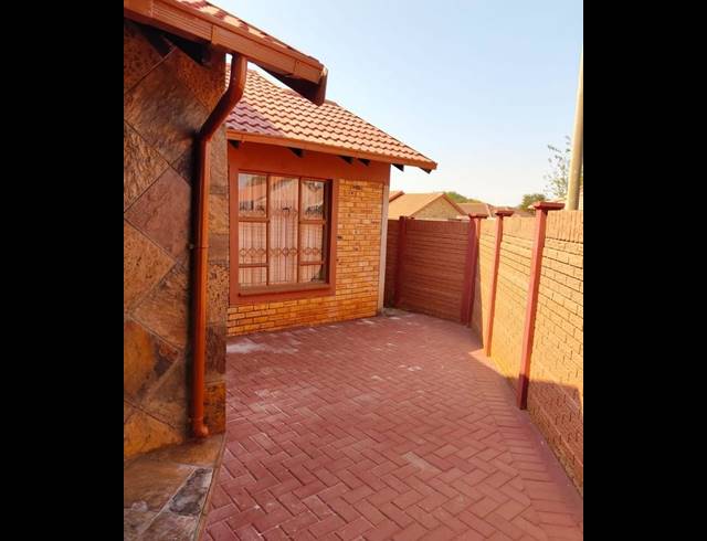 3 BEDROOM HOUSE FOR SALE IN GEELHOUTPARK